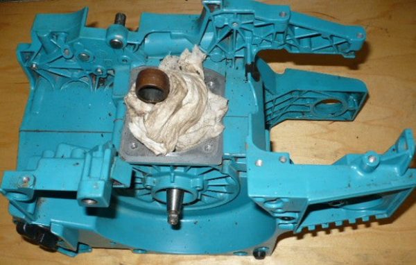 makita dcs 9000 chainsaw complete crankcase housing with crankshaft and rod Fashion - Image 2